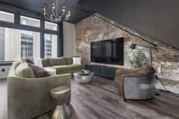 Penthouse Grand Executive Suite. 6 Bed, 3 Bath with Rooftop Private Deck! - Image 3