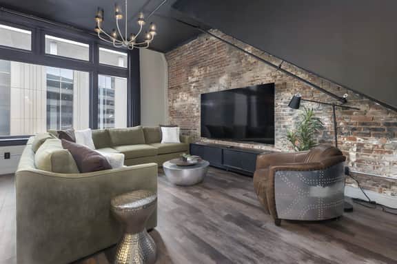 Penthouse Grand Executive Suite. 6 Bed, 3 Bath with Rooftop Private Deck! - Image 3