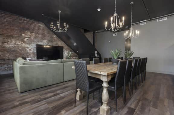 Penthouse Grand Executive Suite. 6 Bed, 3 Bath with Rooftop Private Deck! - Image 4